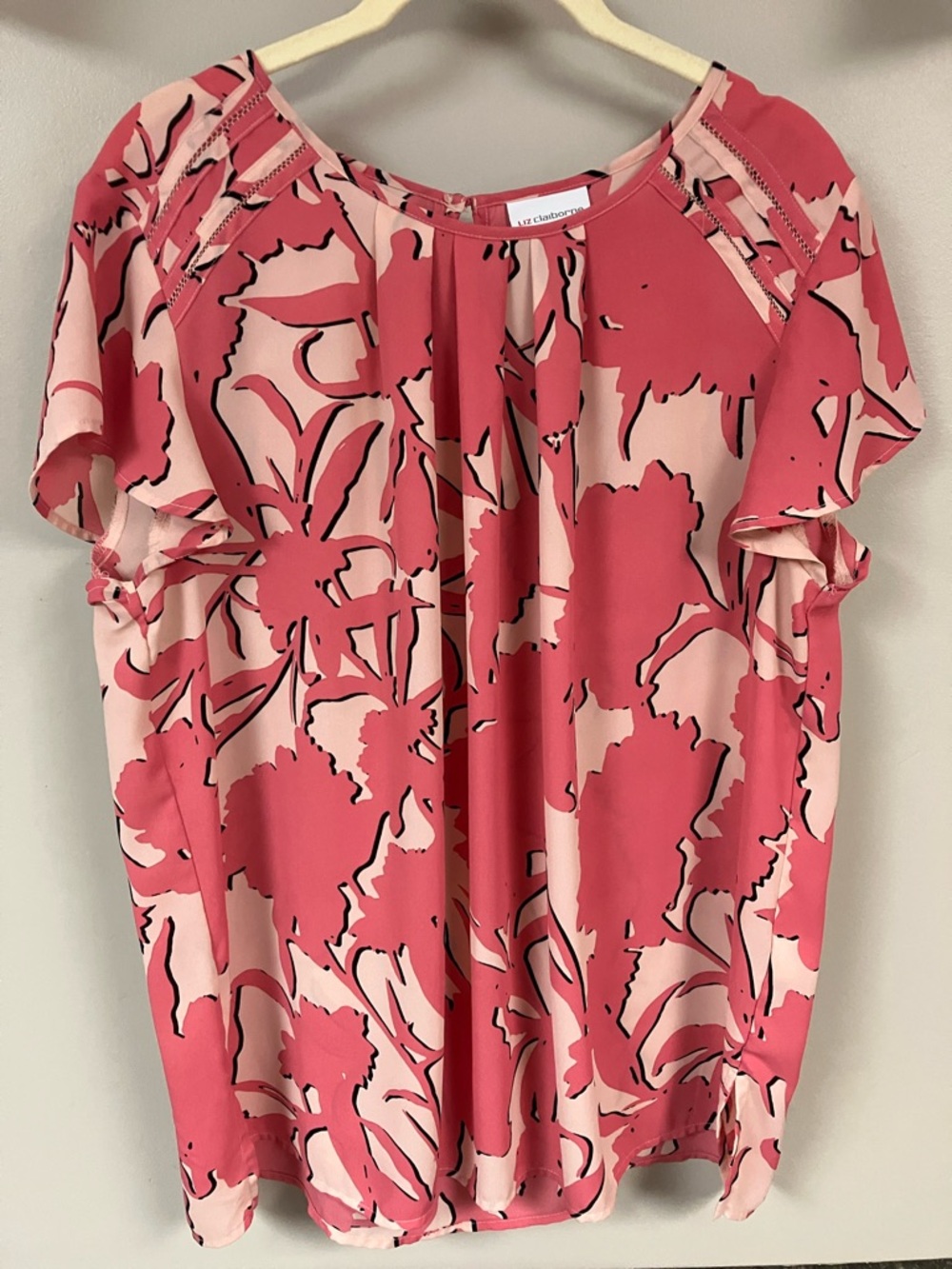 3/$15❤️ Liz Claiborne pink detail floral shirt L 14